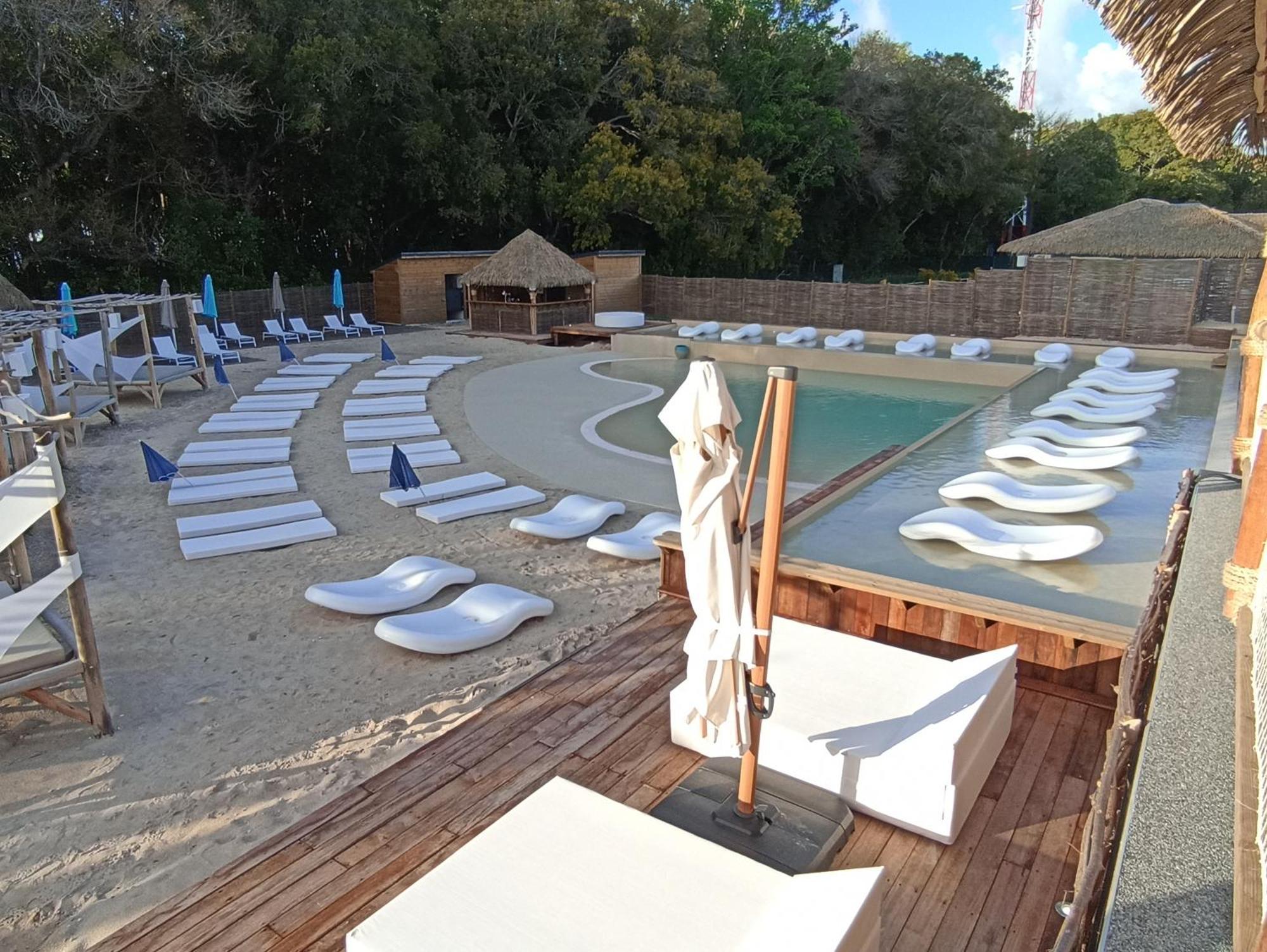 Le Kawan Nid: Beachside Retreat with Wi-Fi and Private Pool Grand-Bourg  Exterior photo